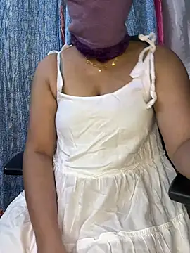 Snapshot of stylishpooja chatting on December 19, 2024, 6:34 pm stylishpooja online show from December 19, 2024, 6:34 pm