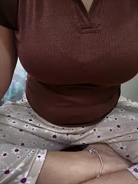 Snapshot of stylishpooja chatting on March 7, 2026, 6:05 pm stylishpooja online show from March 7, 2026, 6:05 pm