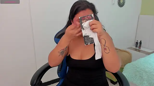 Snapshot of natasha_adams22 chatting on February 24, 2025, 1:02 am natasha adams22 online show from February 24, 2025, 1:02 am