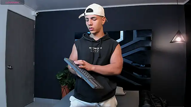 Flynn Riider online show from March 10, 2025, 11:10 am