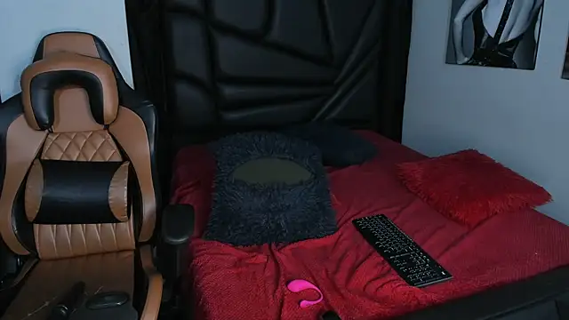 Snapshot of slutty_venus chatting on January 25, 2025, 12:48 am slutty venus online show from January 25, 2025, 12:48 am