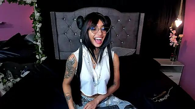 Snapshot of slutty_venus chatting on March 2, 2025, 5:23 am slutty venus online show from March 2, 2025, 5:23 am