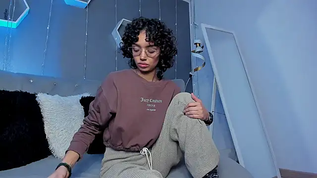 Snapshot of slutty_venus chatting on March 9, 2025, 3:32 am slutty venus online show from March 9, 2025, 3:32 am