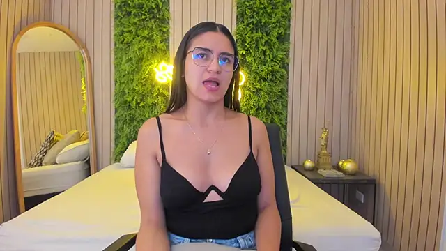 StefaBrown online show from February 18, 2025, 6:15 pm