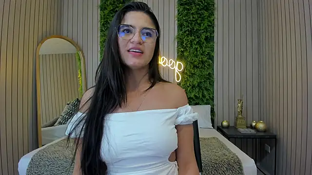 StefaBrown online show from March 2, 2025, 5:04 pm