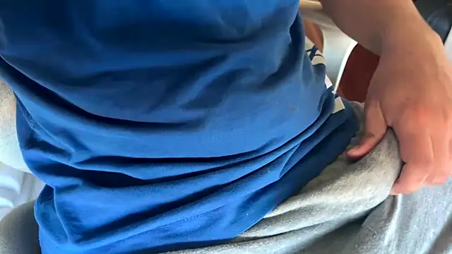 Snapshot of Axeeeeeeeeeeeel chatting on April 12, 2026, 12:21 pm Axeeeeeeeeeeeel online show from April 12, 2026, 12:21 pm