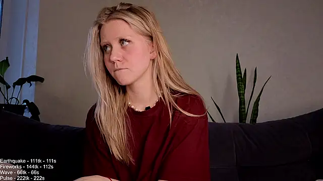 Snapshot of WiloneEsse chatting on February 23, 2025, 1:02 am WiloneEsse online show from February 23, 2025, 1:02 am