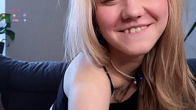 Snapshot of WiloneEsse chatting on February 25, 2025, 4:14 am WiloneEsse online show from February 25, 2025, 4:14 am