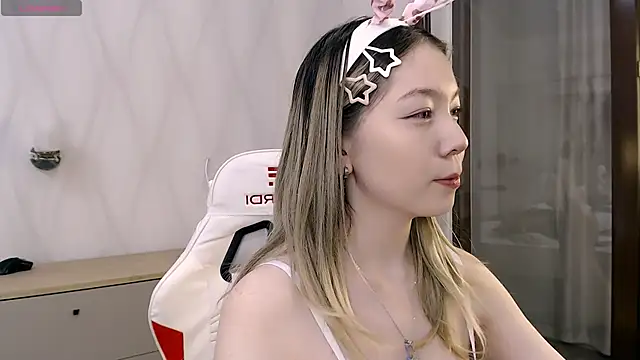 Snapshot of Babby_Rabbit chatting on October 16, 2025, 7:48 pm Babby Rabbit online show from October 16, 2025, 7:48 pm