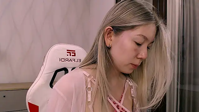 Babby Rabbit online show from December 19, 2025, 2:35 pm