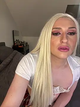 littlebambi26 online show from April 12, 2026, 8:14 pm