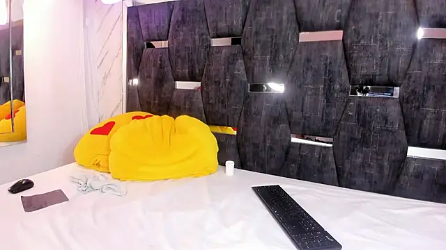 AlazSanna1 online show from January 30, 2025, 9:25 pm