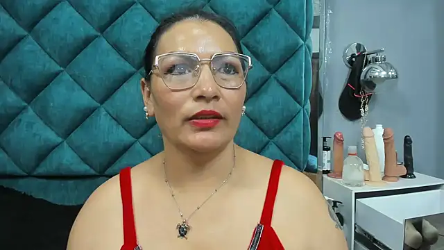 PENELOPELEWISs online show from May 18, 2026, 4:07 am