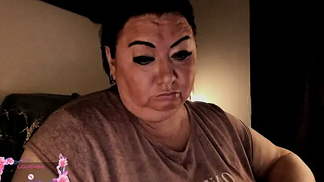 SexxyDreams1 online show from September 21, 2025, 3:41 am