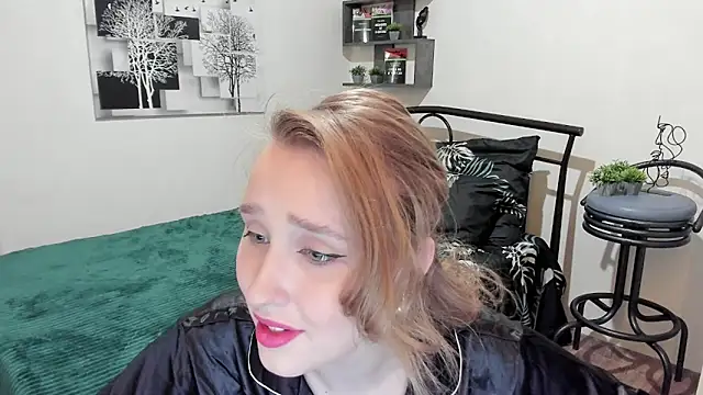 LinaTruly online show from February 1, 2025, 8:26 pm