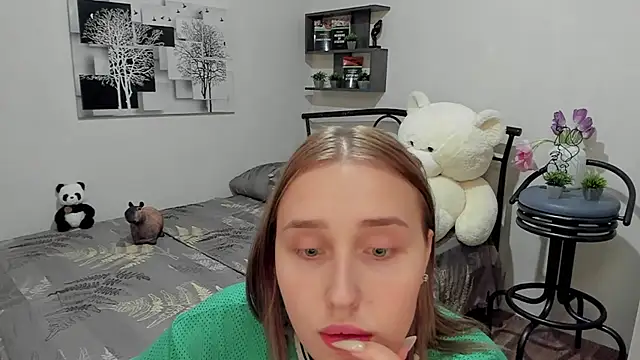 LinaTruly online show from March 12, 2025, 12:20 am