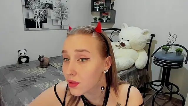 LinaTruly online show from March 14, 2025, 12:10 am