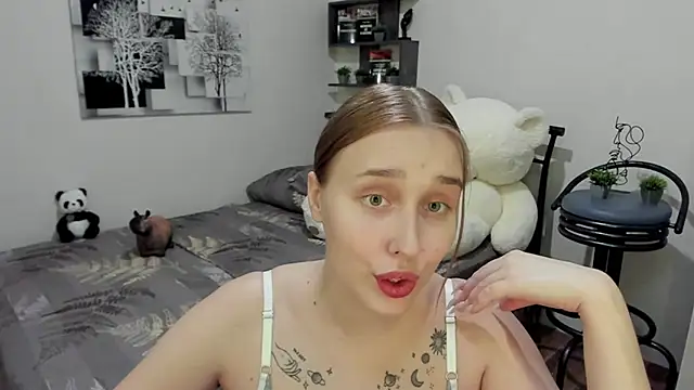 LinaTruly online show from March 18, 2025, 12:27 am