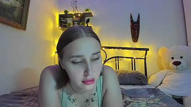 LinaTruly online show from July 22, 2026, 9:06 pm
