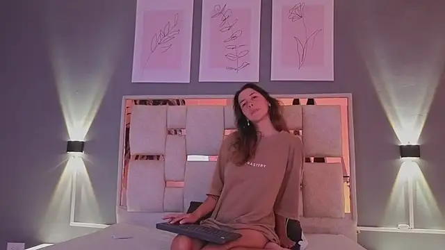 jolie lov online show from September 10, 2025, 1:22 pm