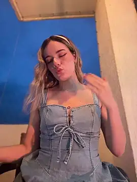 Snapshot of NicoleCut chatting on April 25, 2026, 11:13 pm NicoleCut online show from April 25, 2026, 11:13 pm