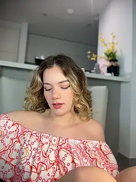 Snapshot of NicoleCut chatting on June 1, 2026, 9:44 am NicoleCut online show from June 1, 2026, 9:44 am