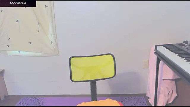 Snapshot of _hellostormy_ chatting on April 19, 2026, 8:11 pm hellostormy online show from April 19, 2026, 8:11 pm