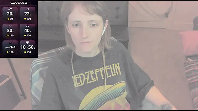 Snapshot of _hellostormy_ chatting on August 5, 2026, 2:53 pm hellostormy online show from August 5, 2026, 2:53 pm