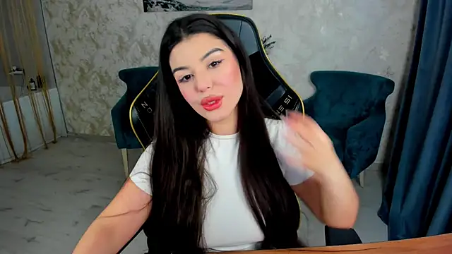 Snapshot of AlluringAriel chatting on April 29, 2026, 11:36 am AlluringAriel online show from April 29, 2026, 11:36 am