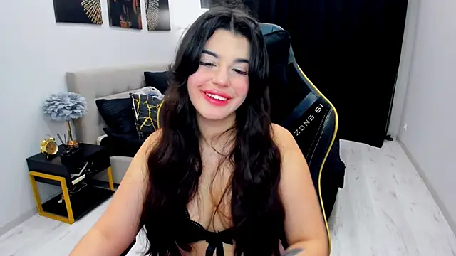Snapshot of AlluringAriel chatting on June 9, 2026, 4:13 am AlluringAriel online show from June 9, 2026, 4:13 am