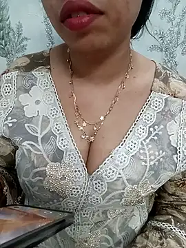 Snapshot of Haniya-143 chatting on April 5, 2026, 11:35 pm Haniya-143 online show from April 5, 2026, 11:35 pm