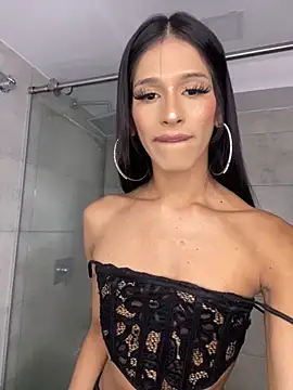 Snapshot of Nicol_ofi24 chatting on October 20, 2025, 5:35 pm Nicol ofi24 online show from October 20, 2025, 5:35 pm