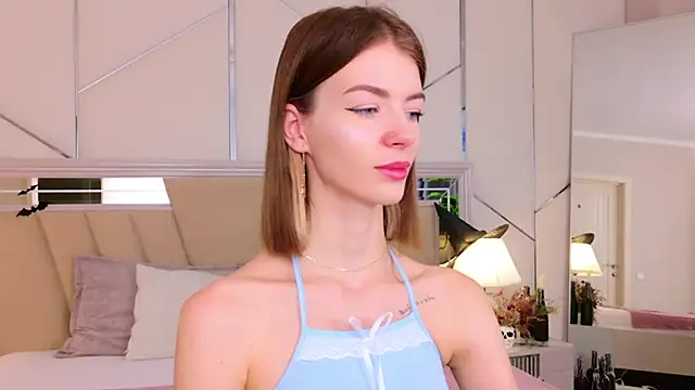 MeganMour online show from November 4, 2025, 5:01 pm