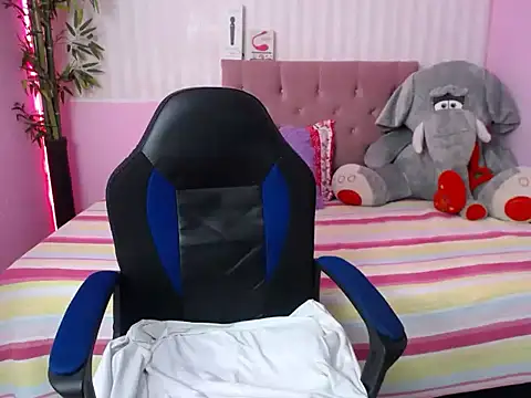 Snapshot of ximena_bunny chatting on December 24, 2024, 6:50 pm ximena bunny online show from December 24, 2024, 6:50 pm