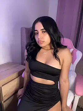 Emily-14 online show from November 25, 2025, 5:18 am