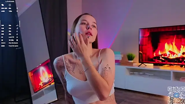 FalineDowlen online show from November 26, 2025, 1:39 am