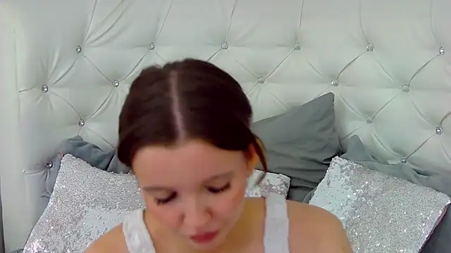 EvansMilana online show from September 22, 2025, 4:53 pm