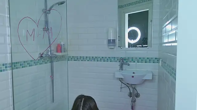 Snapshot of Mia_Mia_M chatting on December 28, 2024, 5:33 am Mia Mia M online show from December 28, 2024, 5:33 am