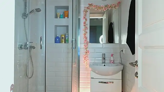 Snapshot of Mia_Mia_M chatting on January 18, 2025, 9:02 am Mia Mia M online show from January 18, 2025, 9:02 am