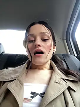 Mia Mia M online show from April 18, 2026, 4:00 pm