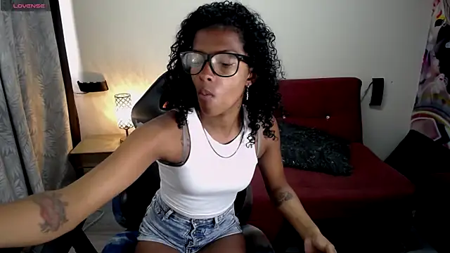 cloe cooper  online show from September 19, 2025, 3:34 pm