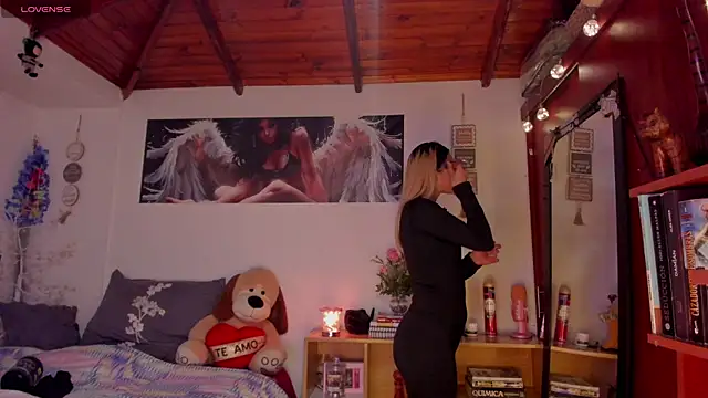 cuteweed420 online show from April 17, 2026, 12:35 am