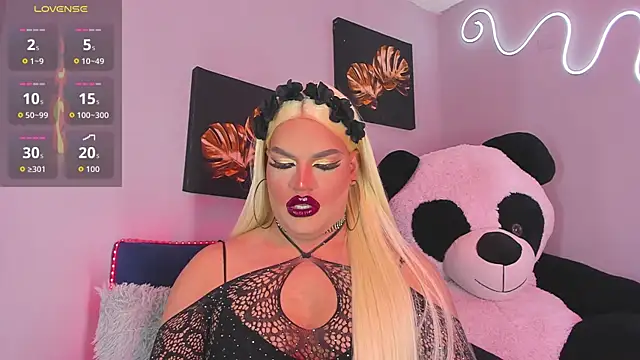 Snapshot of Missisabella_ chatting on September 19, 2025, 12:56 am Missisabella online show from September 19, 2025, 12:56 am