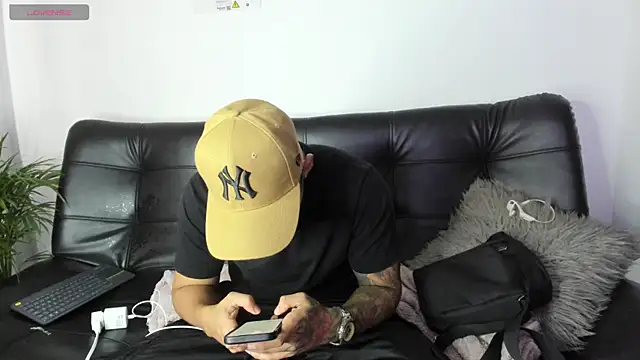 Snapshot of Sweet_and_caramel chatting on February 6, 2025, 6:13 pm Sweet and caramel online show from February 6, 2025, 6:13 pm