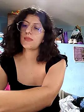 Snapshot of LoveElectra chatting on April 7, 2026, 1:44 pm LoveElectra online show from April 7, 2026, 1:44 pm