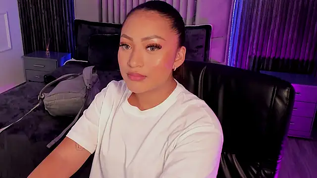 Snapshot of Lillyortiz chatting on February 13, 2025, 10:33 pm Lillyortiz online show from February 13, 2025, 10:33 pm