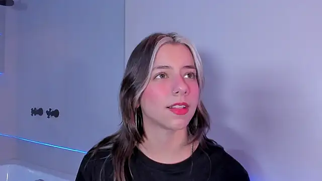 Snapshot of ArtemisaBlake chatting on December 18, 2024, 12:10 am ArtemisaBlake online show from December 18, 2024, 12:10 am