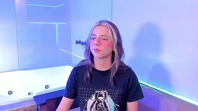 Snapshot of ArtemisaBlake chatting on December 19, 2024, 9:06 pm ArtemisaBlake online show from December 19, 2024, 9:06 pm