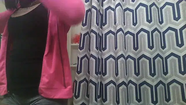 Snapshot of LuckiXCX chatting on February 11, 2025, 11:12 pm LuckiXCX online show from February 11, 2025, 11:12 pm