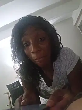 Snapshot of LuckiXCX chatting on November 30, 2025, 1:37 pm LuckiXCX online show from November 30, 2025, 1:37 pm